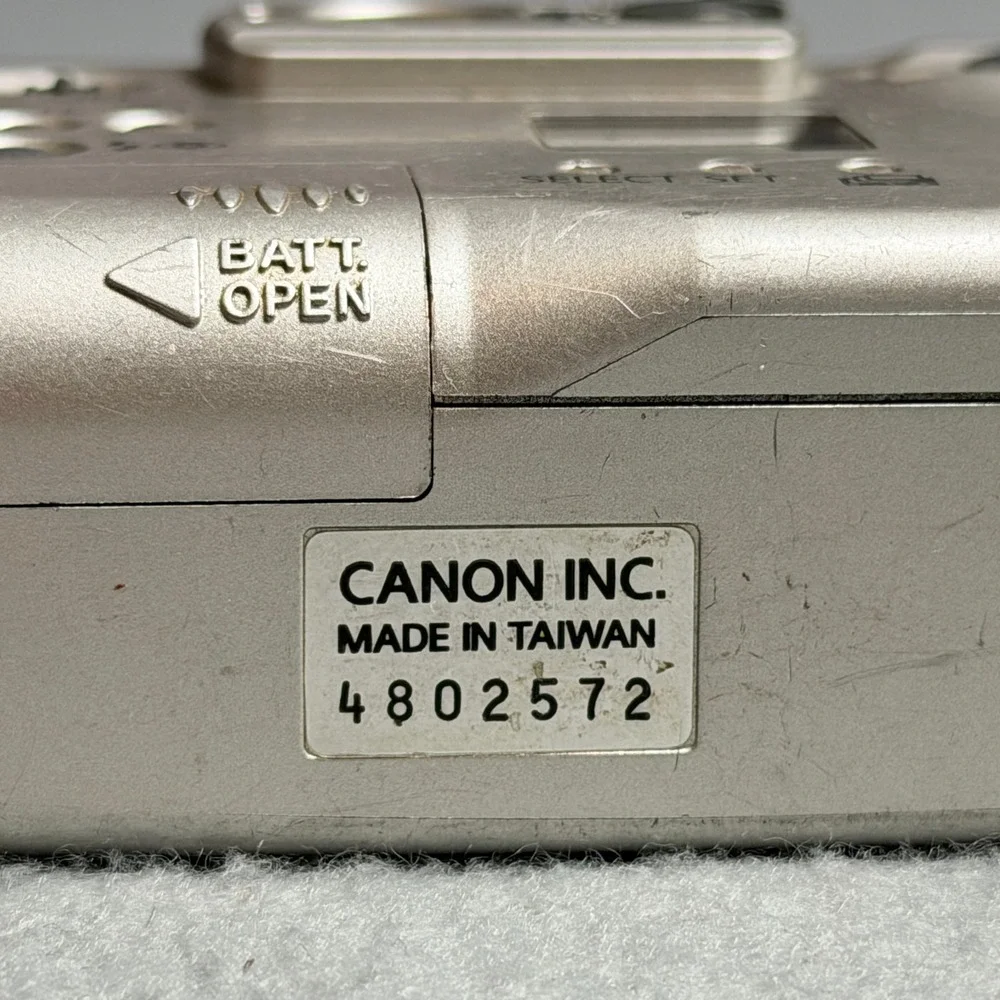 Canon ELPH LT 260 Silver APS Film Camera 26-52mm Zoom Lens Vintage Untested